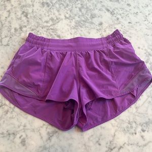 Lululemon Hotty Hot Low-Rise Lined Short 2.5”